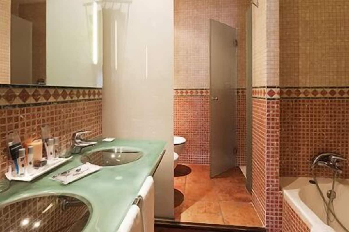 shower, hair dryer, bidet, towels