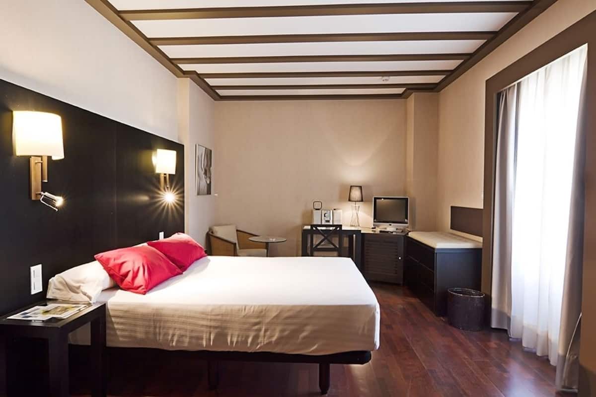 in-room safe, iron/ironing board, free wifi, alarm clocks