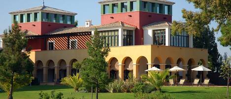 المنشأة من الخارج