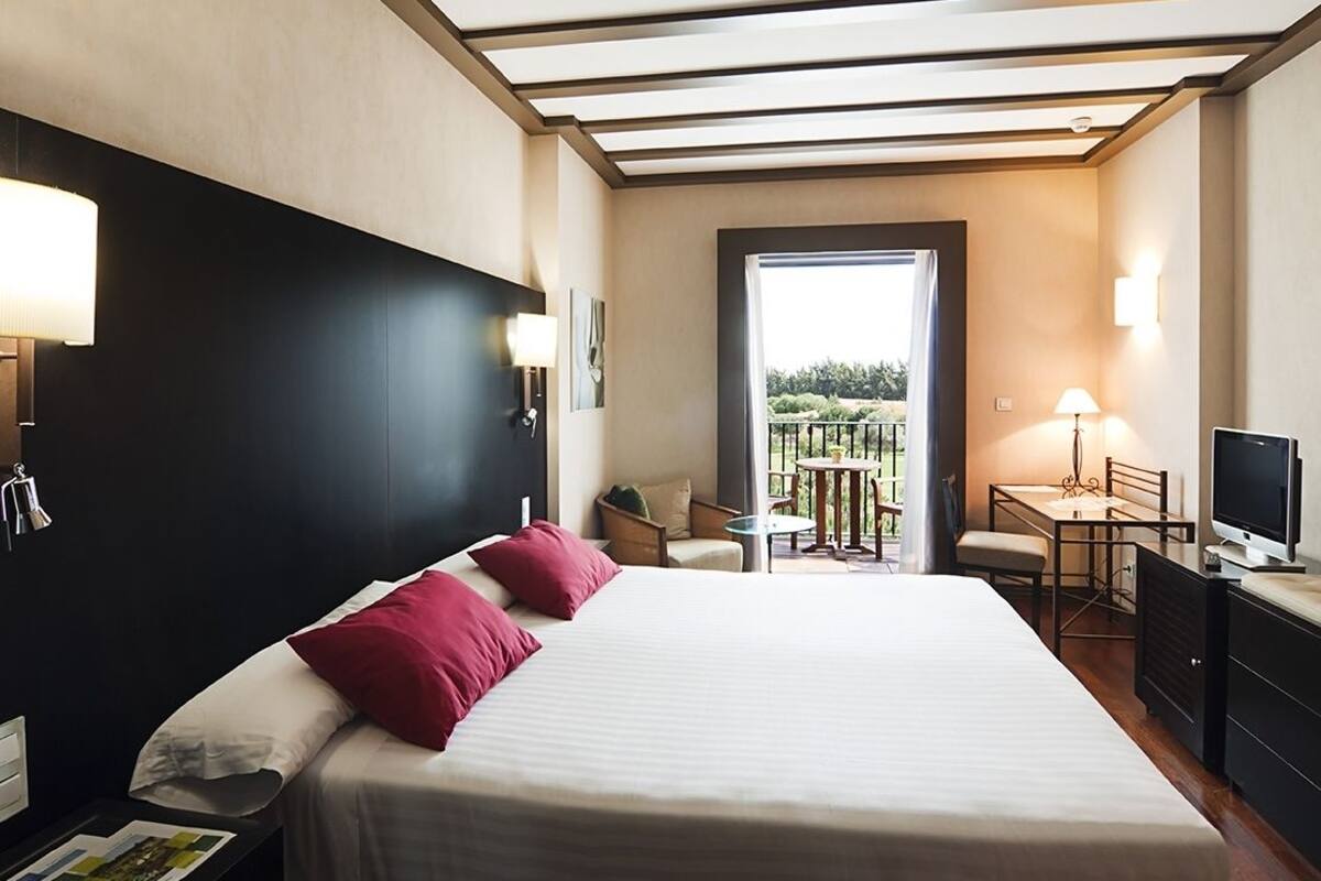 in-room safe, iron/ironing board, free wifi, alarm clocks