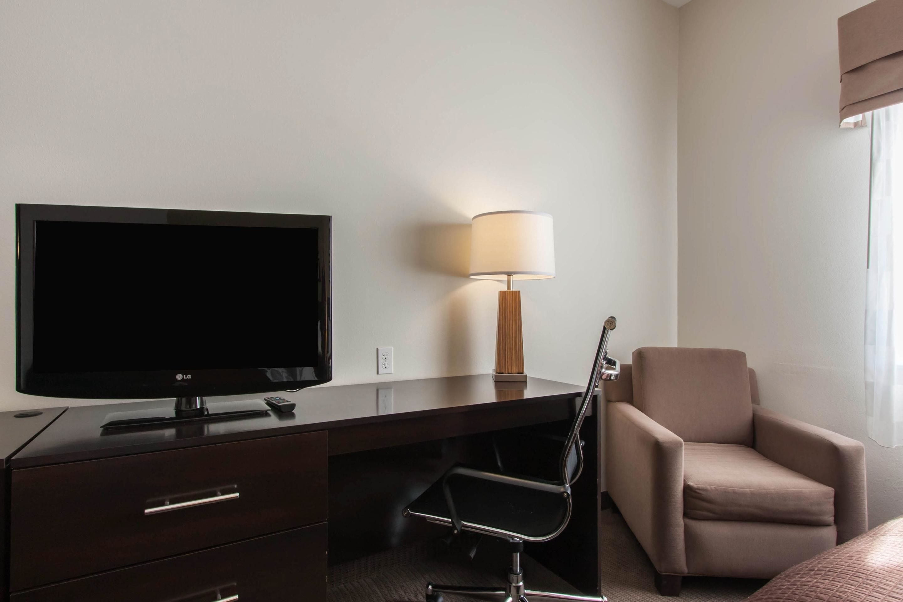 hypo-allergenic bedding, pillow-top beds, desk, laptop workspace