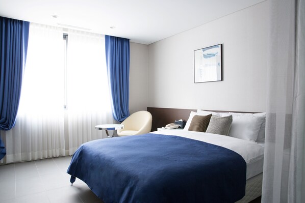 Premium bedding, down duvets, in-room safe, blackout curtains