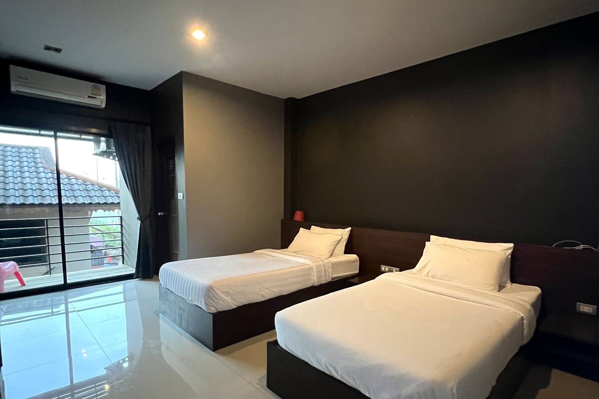Habitación estándar | Colchones con acolchado adicional, minibar, escritorio y wifi gratis