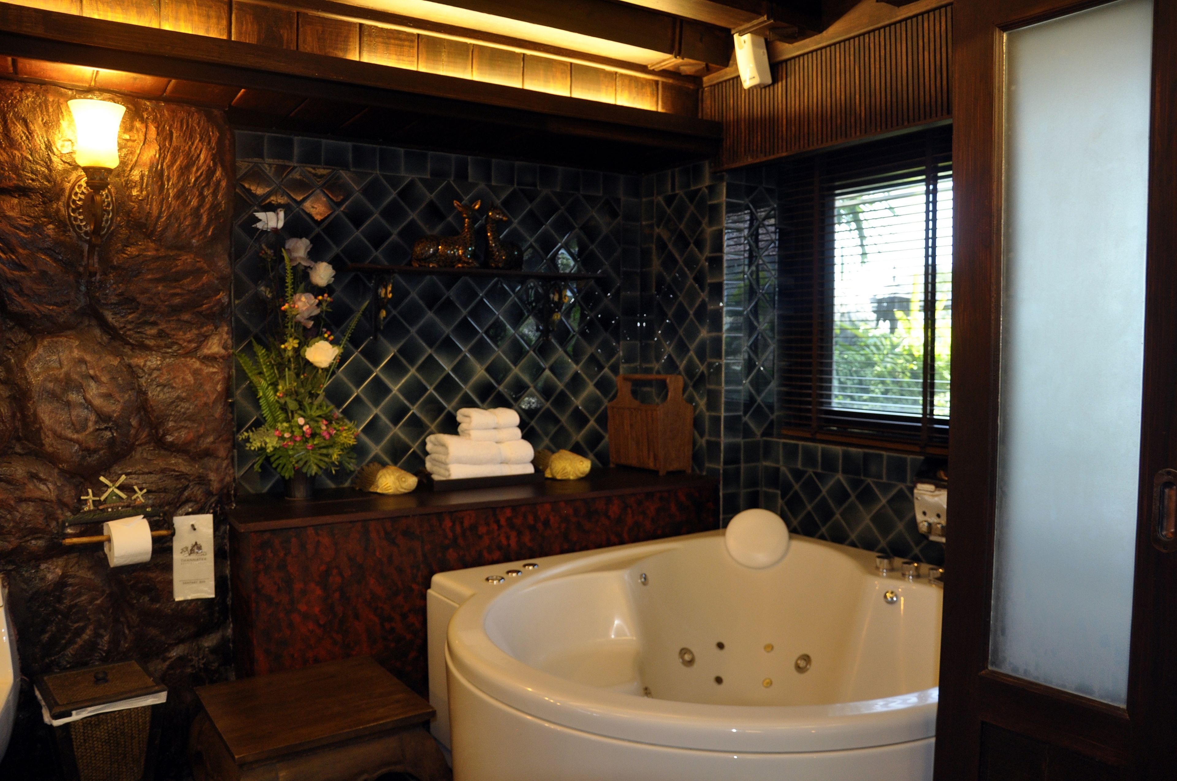 suite, 1 king bed | jetted bathtub