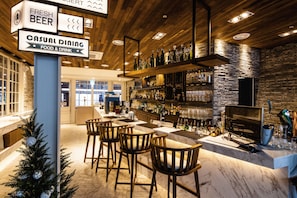 8 restaurants; breakfast, lunch and dinner served 