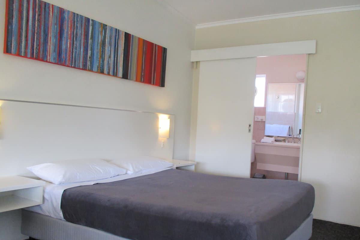 Standardzimmer, 1 Queen-Bett | Individuell dekoriert, individuell eingerichtet, Schreibtisch