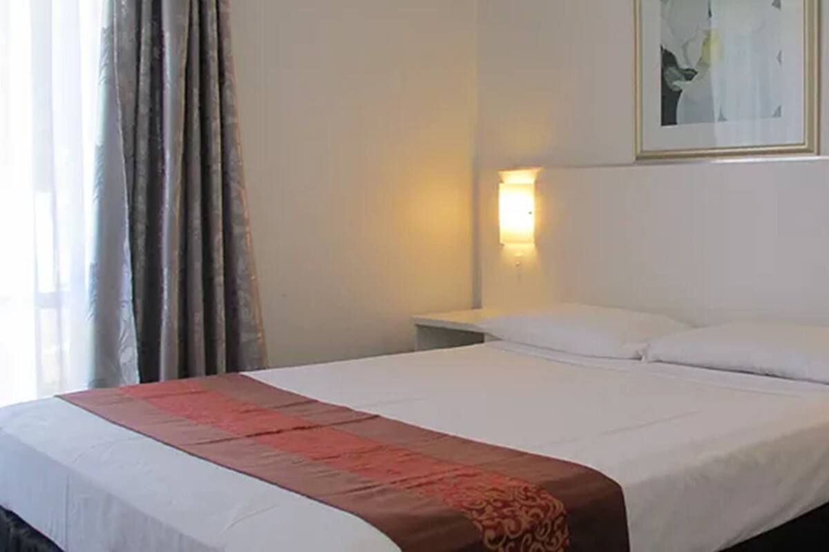 Economy Double Room | Desk, iron/ironing board, WiFi (free), individually decorated