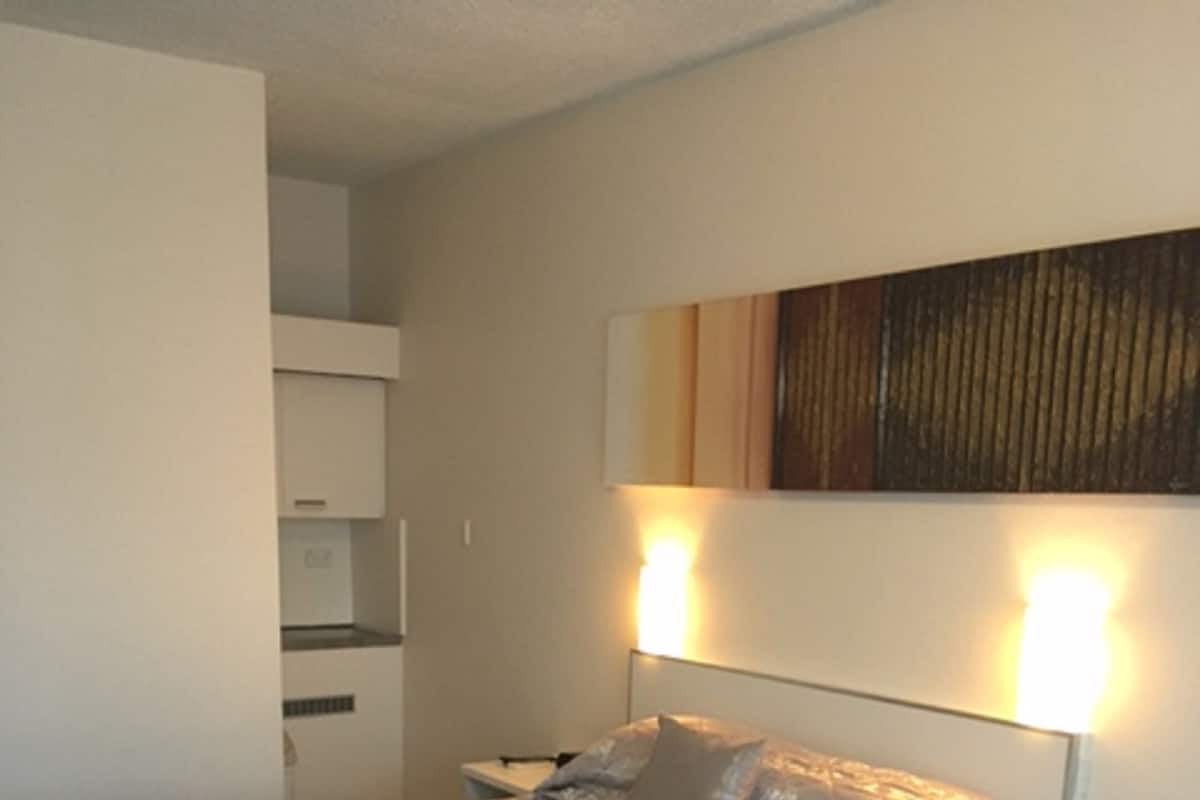 Zweibettzimmer | Individuell dekoriert, individuell eingerichtet, Schreibtisch