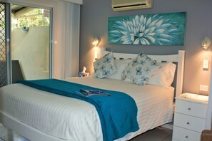 Broughton | Pillowtop beds, in-room safe, individually decorated - Nelson Bay Bed & Breakfast (Nelson Bay)