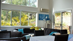 Unclassified image, 4 of 63, button - Nelson Bay Bed & Breakfast (Nelson Bay)
