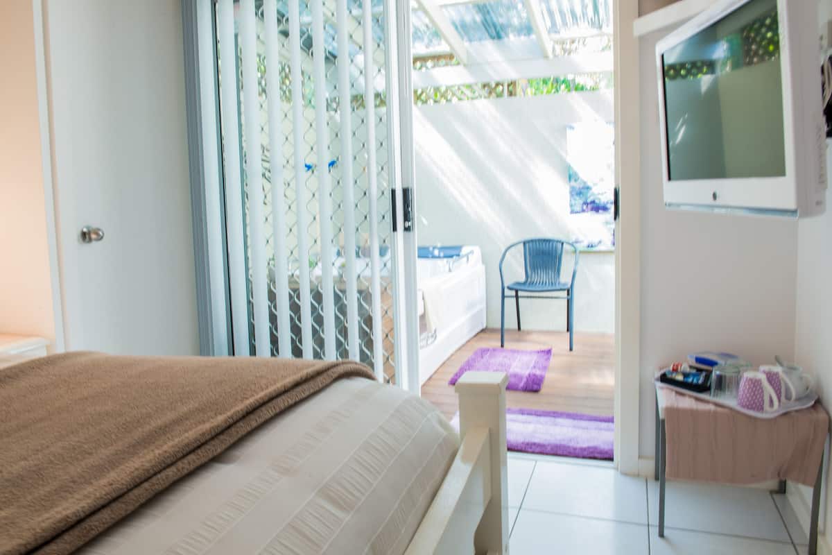 Pillowtop beds, in-room safe, iron/ironing board, WiFi (free)