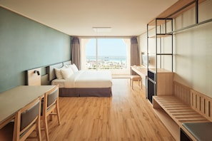 Edredones de plumas, cortinas opacas, sistema de insonorización