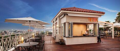 2 개의 레스토랑, 아침 식사 제공(한식)