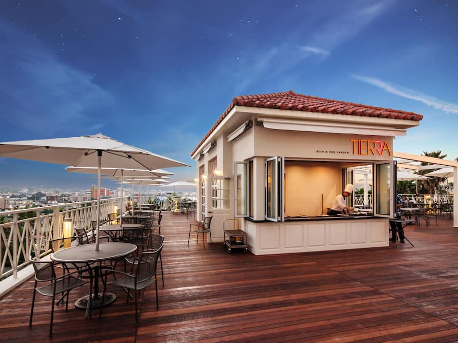 2 restaurants, breakfast served, Korean cuisine