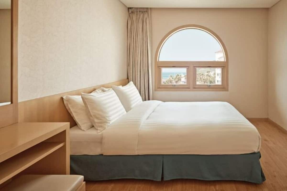 2 bedrooms, down comforters, blackout drapes, soundproofing