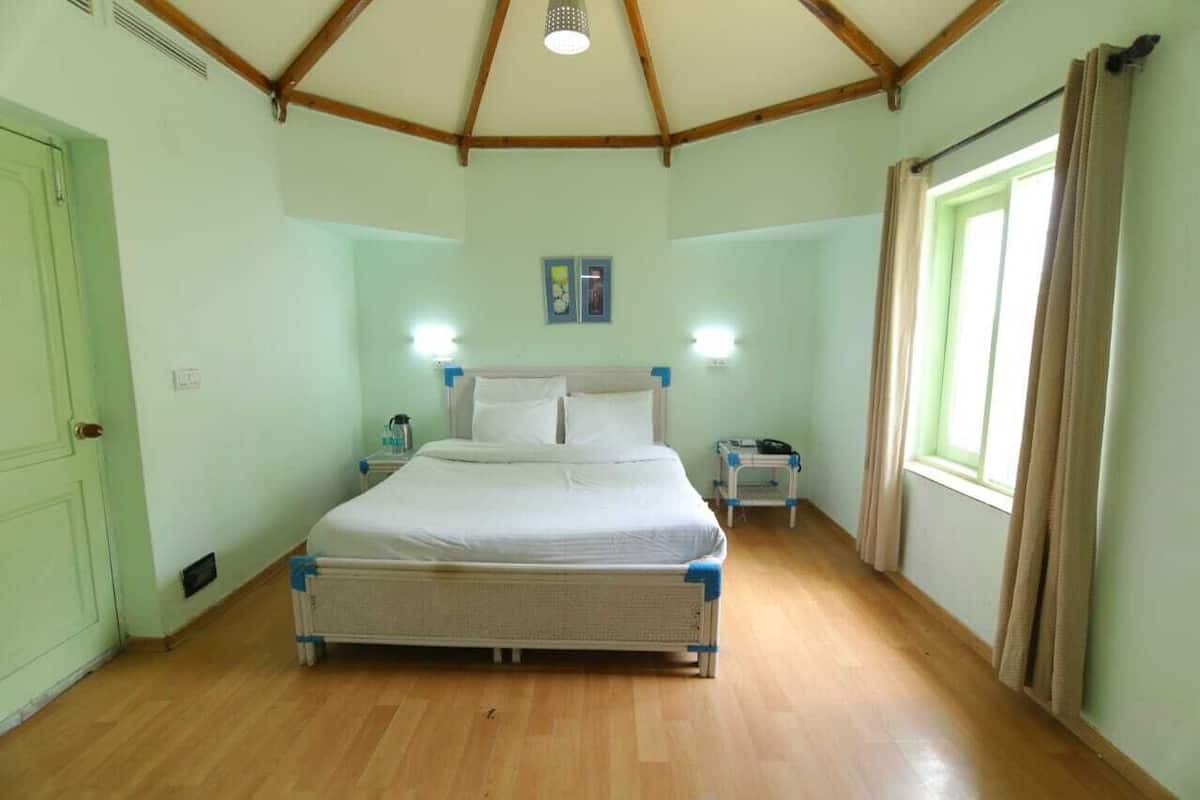 One Bed Room Cottage | Individually decorated, iron/ironing board, free WiFi, bed sheets