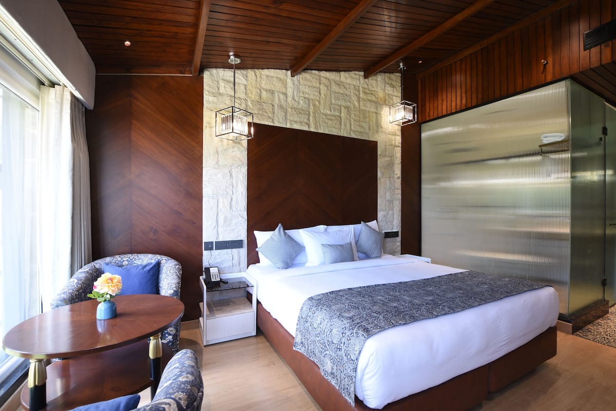 Quarto luxo | 1 quarto, individualmente decorados, ferros/tábuas de passar roupa
