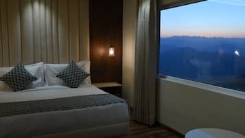 Executive Room | Individually decorated, iron/ironing board, free WiFi, bed sheets