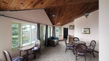 Standard Room | Living area