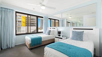 Muebles diferentes, tabla de planchar con plancha y wifi gratis