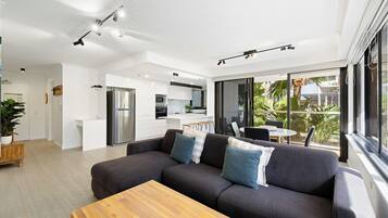 2 Bed Ocean View Apartment - Ground Floor | Living area
