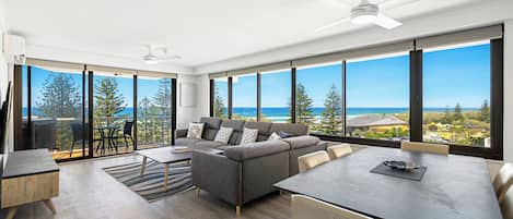 2 Bed Ocean View Apartment - Floors 6-10 | Living area