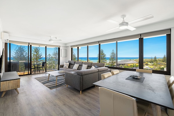2 Bed Ocean View Apartment - Floors 6-10 | Living area