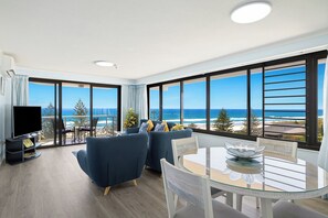 スタンダード アパートメント バルコニー オーシャンビュー | リビング エリア | テレビ