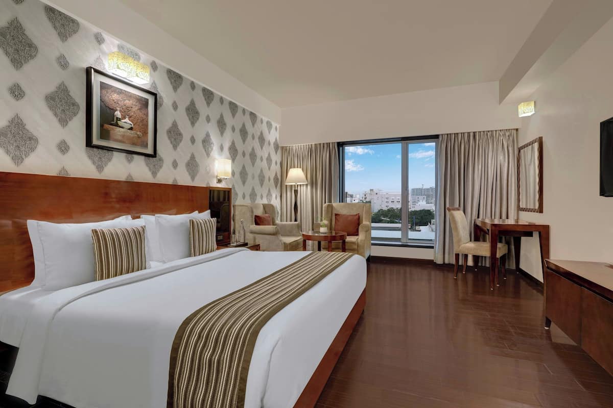 Room, 1 King Bed, City View | In-room safe, iron/ironing board, free WiFi