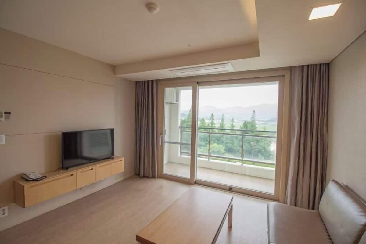 Living area | 32-inch LCD TV with digital channels, TV