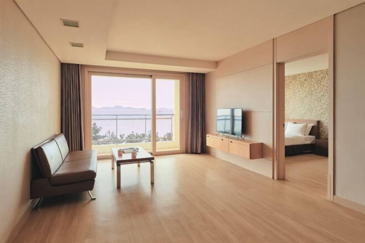 Living area | 32-inch LCD TV with digital channels, TV
