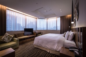 Habitación doble de lujo | Ropa de cama de alta calidad y caja de seguridad en la habitación 