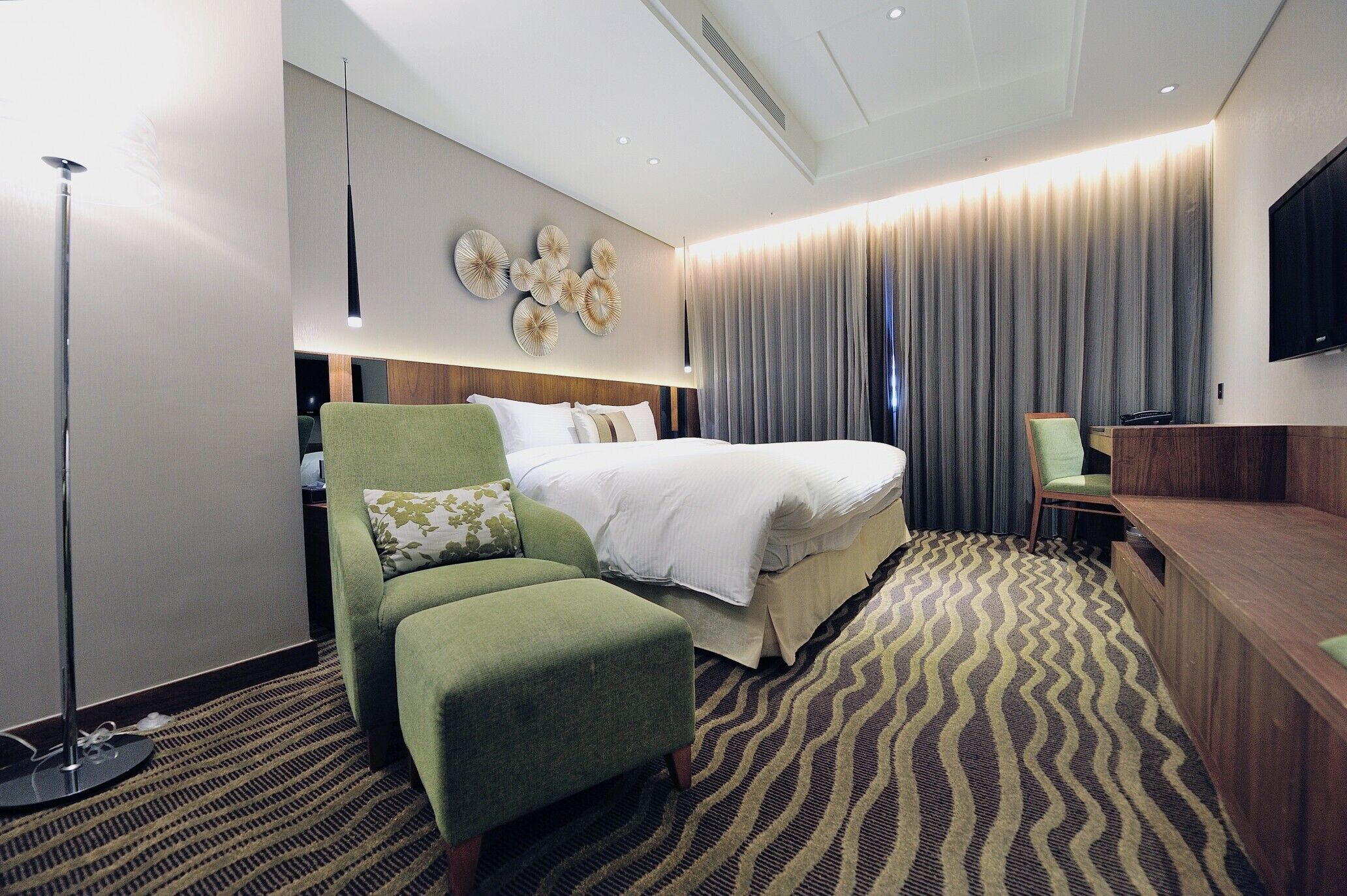 business king room with city view | 1 bedroom, premium bedding, in-room safe, desk