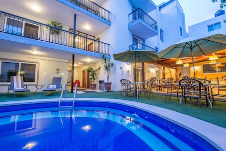 Outdoor pool, sun loungers