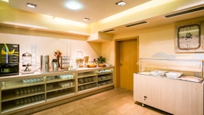 Unclassified image, 4 of 28, button - Smart Stay Hostel Munich City (Munich)