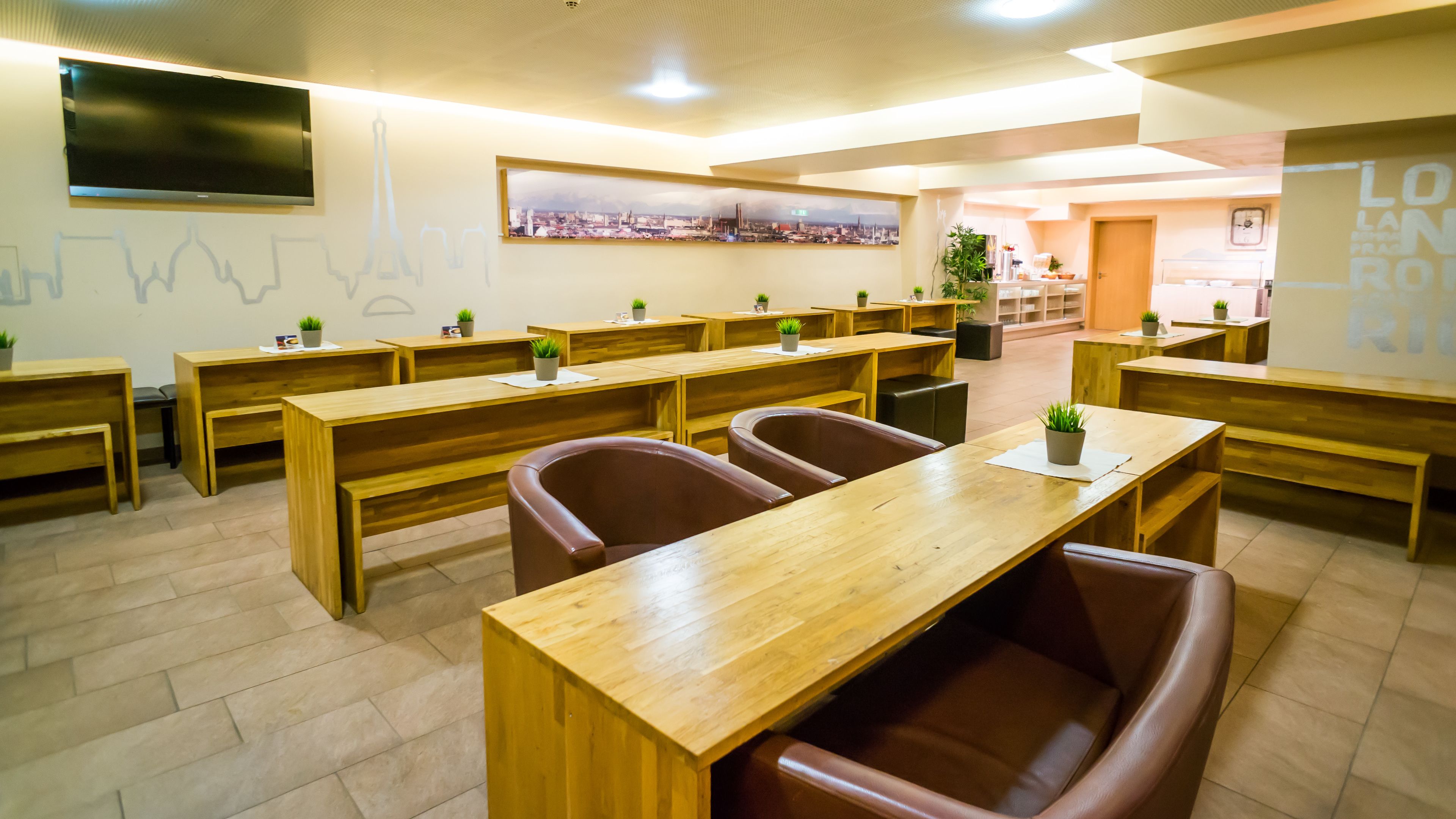 Petit déjeuner buffet (6.5 EUR par personne)