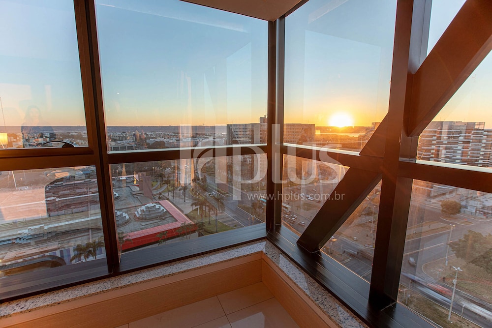 Cullinan Hplus Premium by null