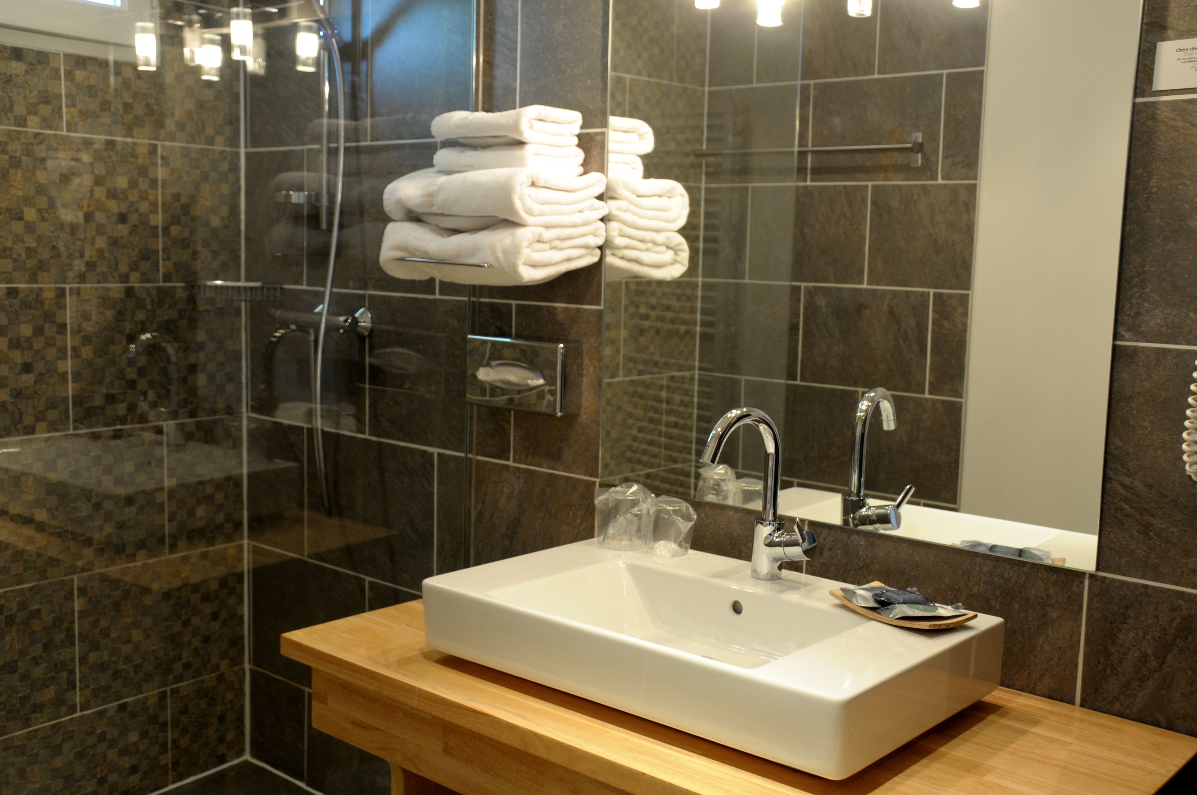 standard double room (countryside view) | bathroom | free toiletries, hair dryer, towels