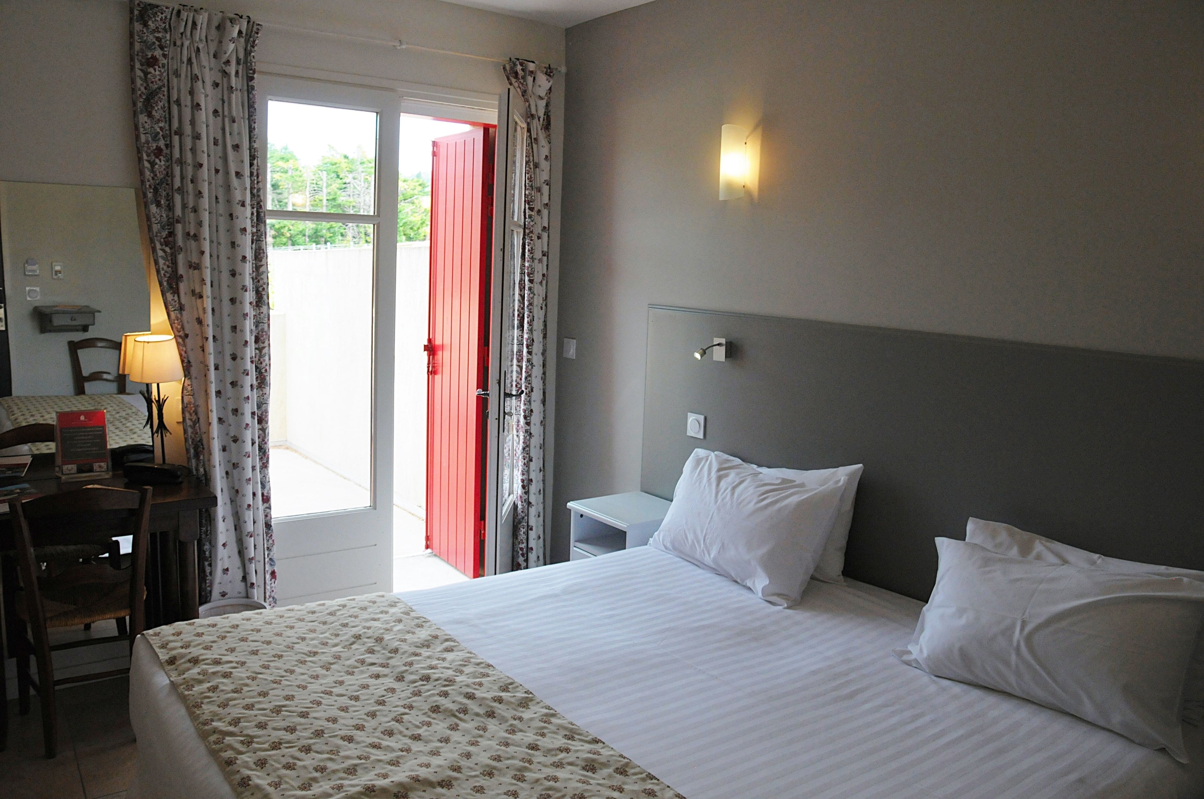 standard double room (countryside view) | premium bedding, desk, free cots/infant beds, rollaway beds