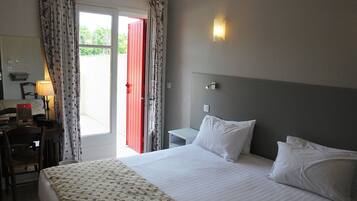 Standard dubbelrum (Countryside View) | SÀngtillbehör av högsta kvalitet, skrivbord och gratis barnsÀngar