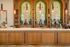 Breakfast, lunch, dinner served; local and international cuisine