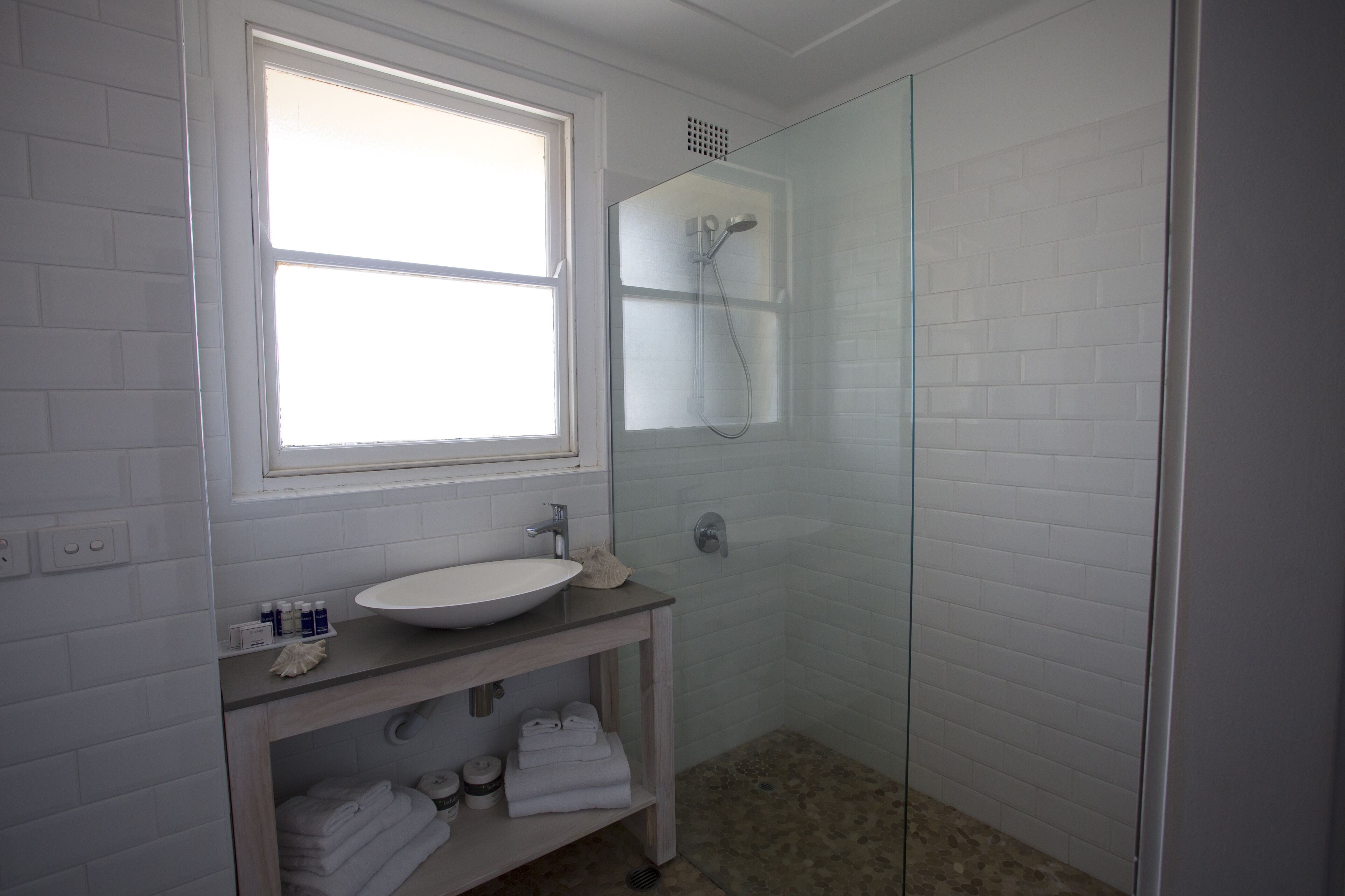 2 bedroom apartment | bathroom | free toiletries, hair dryer, soap, shampoo