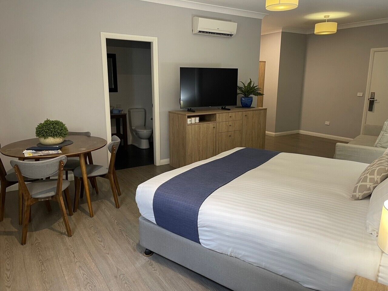 deluxe double room | 1 bedroom, blackout curtains, iron/ironing board, free wifi