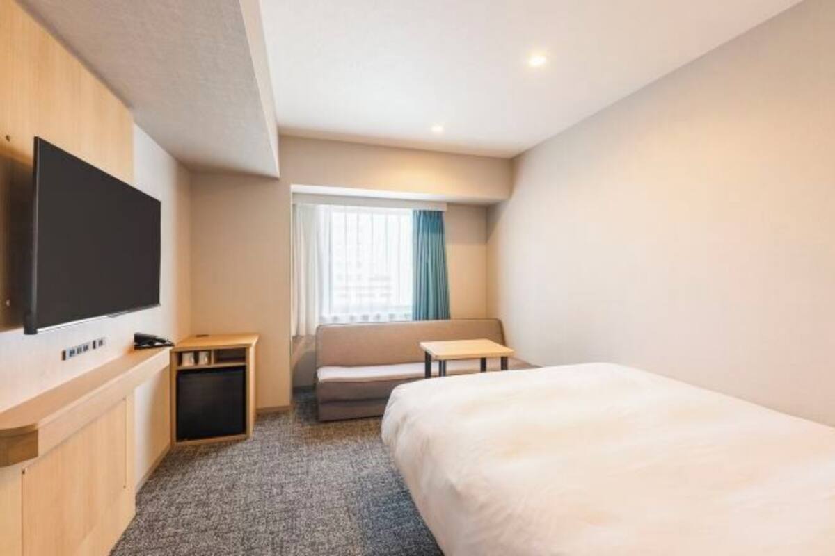 Down duvets, desk, blackout curtains, free WiFi