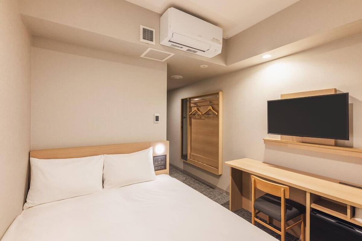 Edredones de plumas, escritorio, cortinas opacas y wifi gratis
