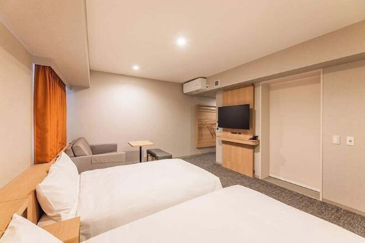 Down comforters, desk, blackout drapes, free WiFi