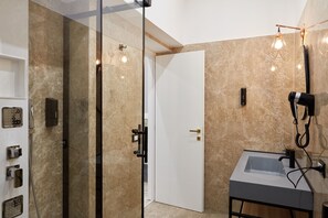 Deluxe Triple Room, 1 Double Bed with Sofa bed | Bathroom | Shower, free toiletries, hair dryer, bathrobes