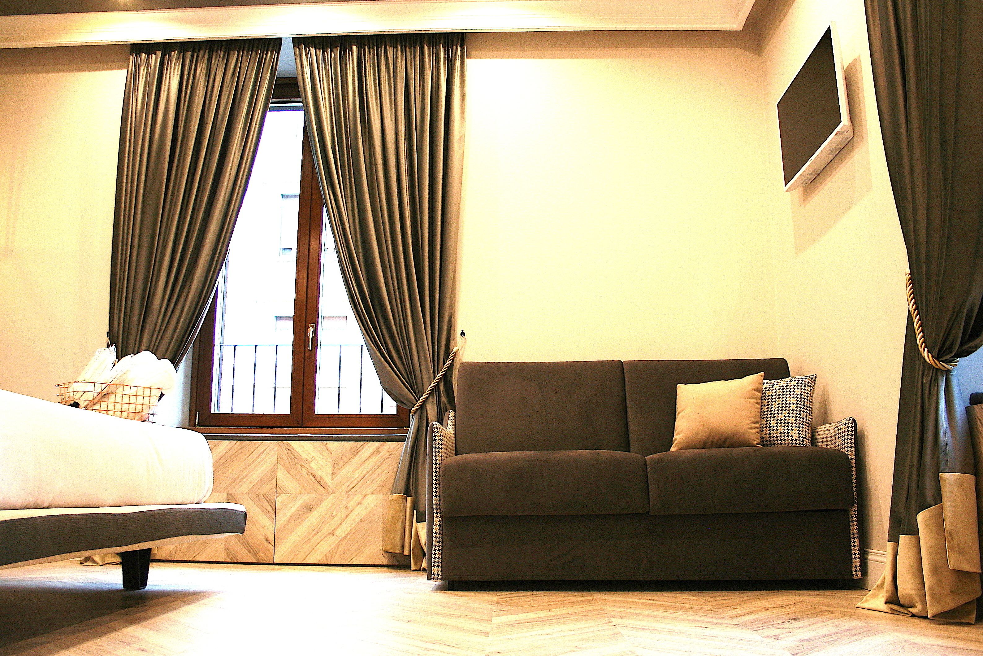 Phòng 3 Deluxe, 1 giường đôi và sofa giường | Nệm cao su hoạt tính (memory foam), minibar, két bảo mật tại phòng, bàn 