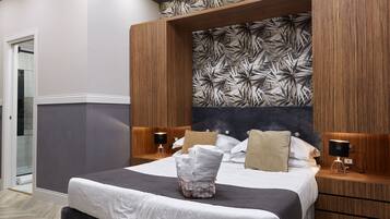 Deluxe Double or Twin Room | Memory-foam beds, minibar, in-room safe, desk