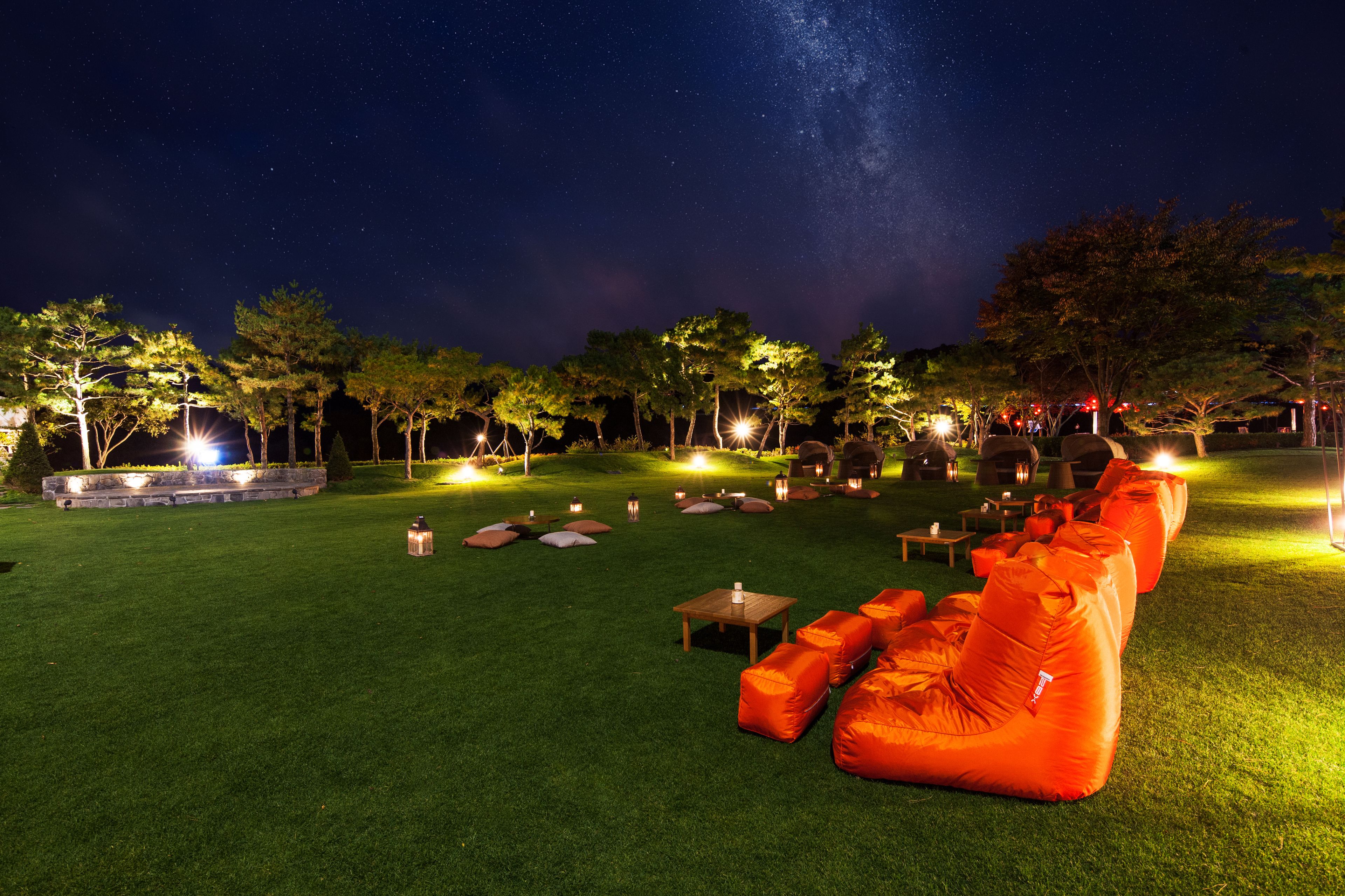 2 ravintolaa, moderni eurooppalainen keittiö